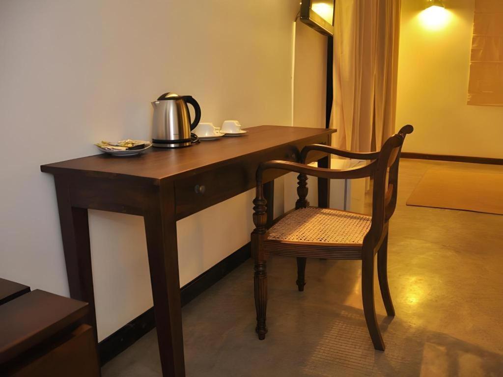 Roman Lake Ayurveda Boutique Resort Ахунгалла Экстерьер фото