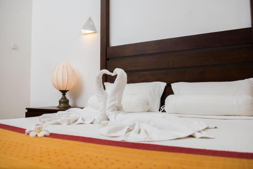 Roman Lake Ayurveda Boutique Resort Ахунгалла Экстерьер фото