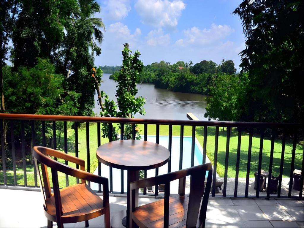 Roman Lake Ayurveda Boutique Resort Ахунгалла Экстерьер фото