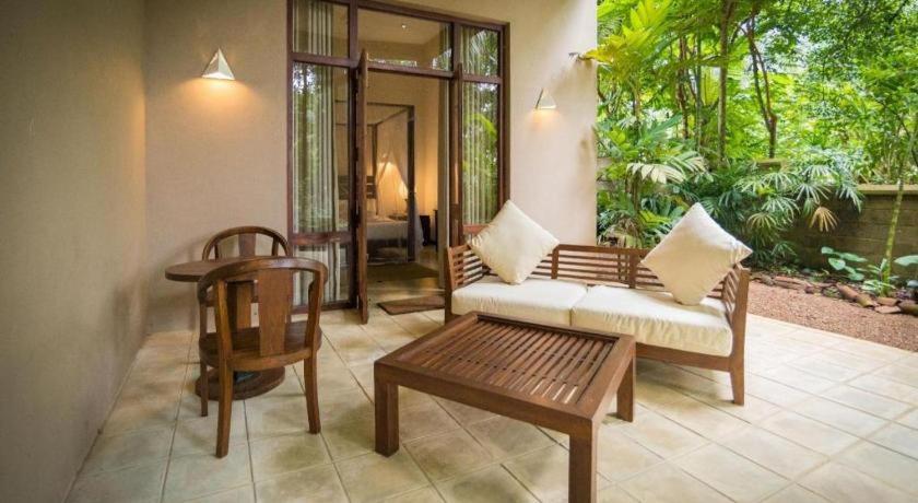 Roman Lake Ayurveda Boutique Resort Ахунгалла Экстерьер фото