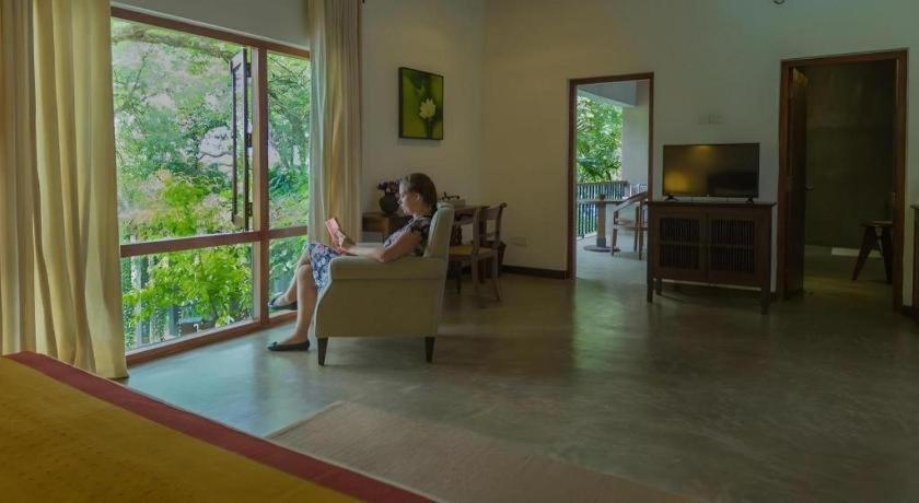 Roman Lake Ayurveda Boutique Resort Ахунгалла Экстерьер фото