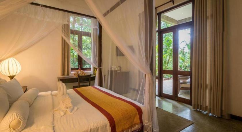 Roman Lake Ayurveda Boutique Resort Ахунгалла Экстерьер фото